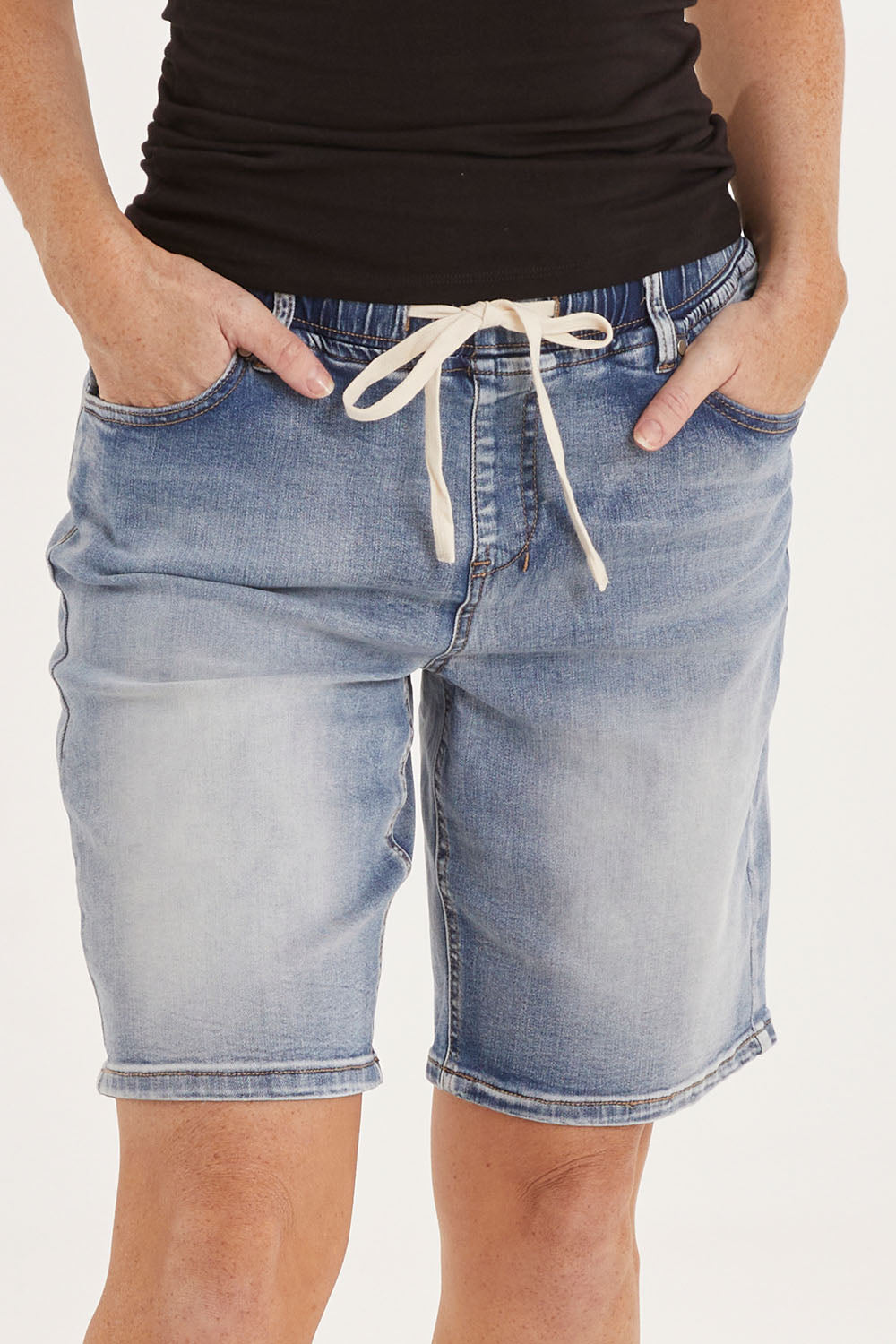Model Sally wearing size 10 of the Gabby Bermuda in colour Midblue (Blue), from the front, cropped image