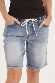 Model Sally wearing size 10 of the Gabby Bermuda in colour Midblue (Blue), from the front, cropped image