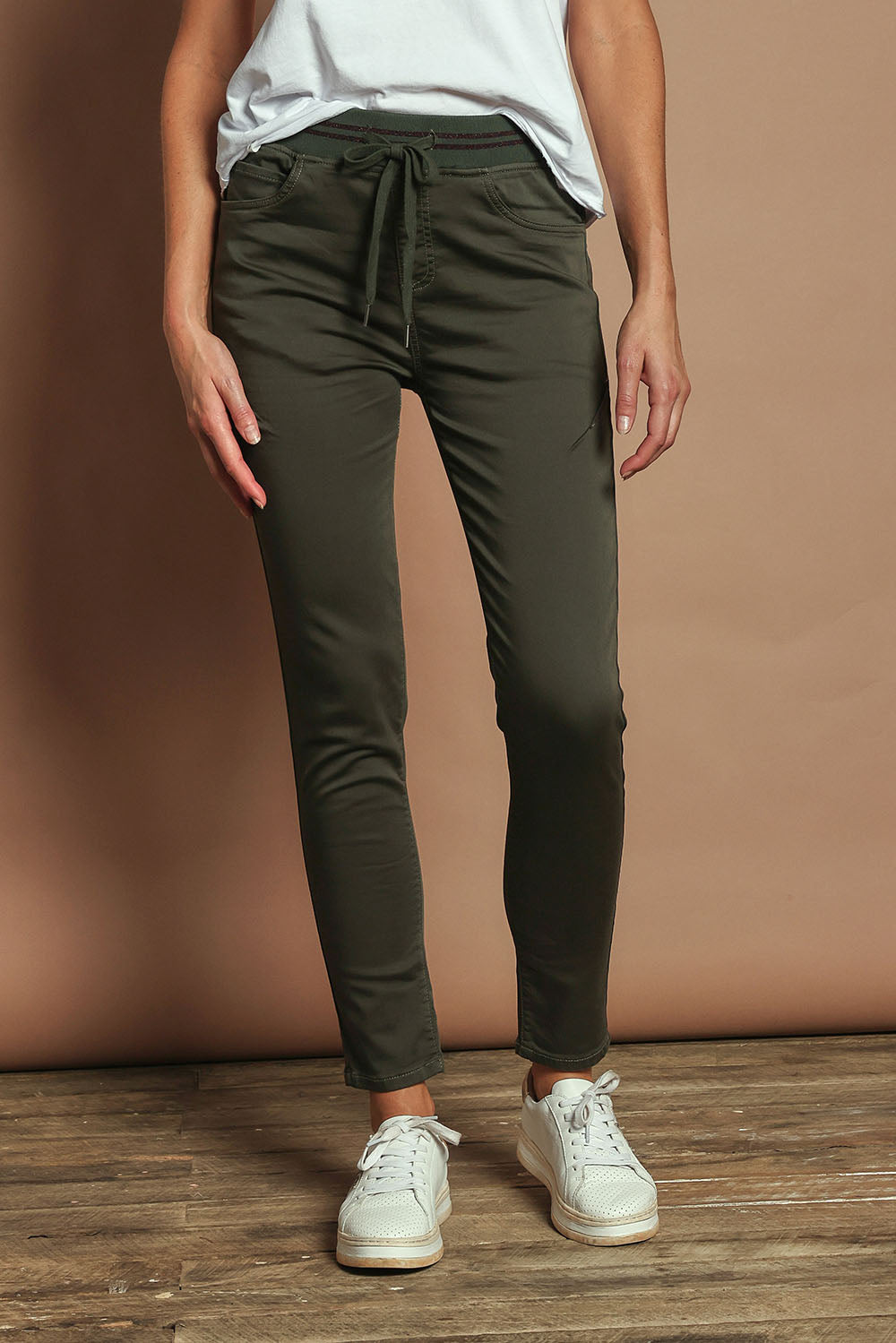 Model Madeline wearing size 10 of the Elements Sylvia Jogger in colour Darkkhaki (Green), from the front, cropped image
