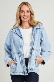 Model Grace wearing size 10 of the Kingston Anorak in colour Lightblue (Blue), from the front, cropped image