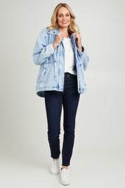 Model Grace wearing size 10 of the Kingston Anorak in colour Lightblue (Blue), from the front, showing the whole outfit