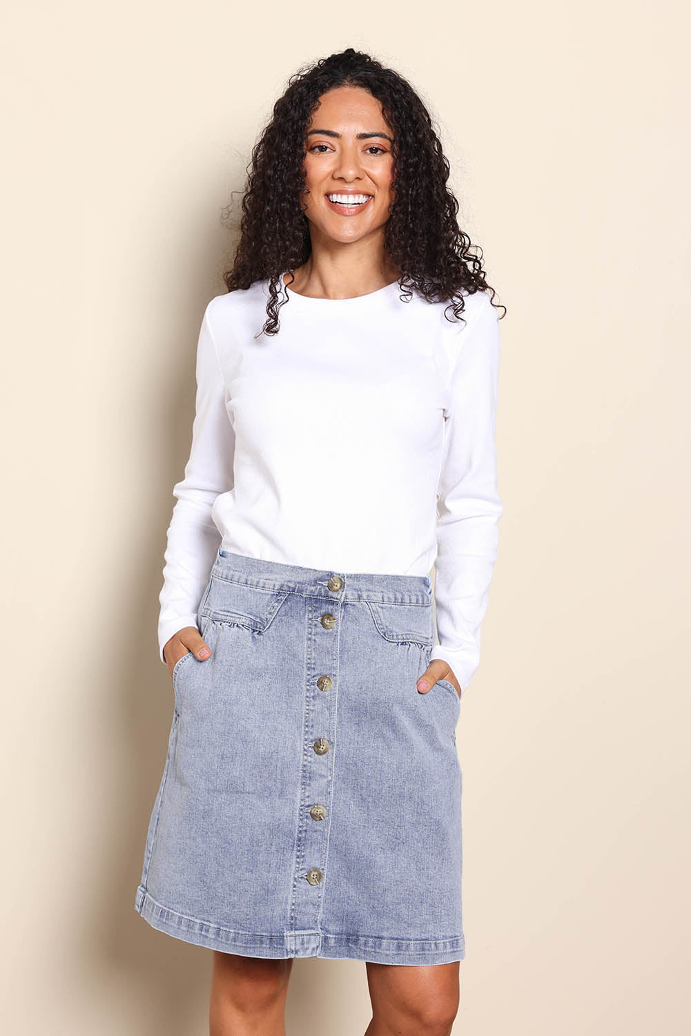 Model Pamelar wearing size 10 of the Elements Amanda Skirt - Vintage in colour Vintage, in a cropped view