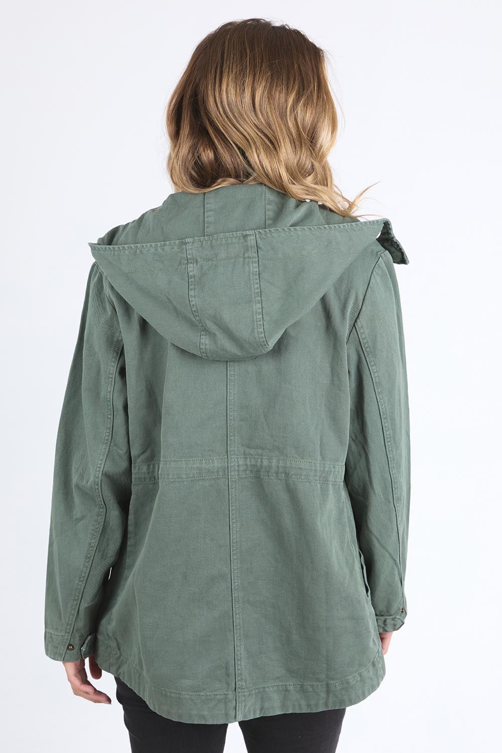 A model wearing the Elements Kingston Cotton Anorak in colour Khaki (Green), from the back
