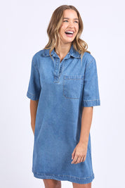 A model wearing the Monte Shirt Dress in colour Midblue (Blue), from the front, cropped image