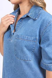 A model wearing the Monte Shirt Dress in colour Midblue (Blue), from the front, cropped image