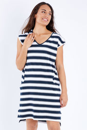 Model Larissa wearing size 10 of the Elements Rainbow Beach Dress in colour Navywhite (White), from the front, cropped image