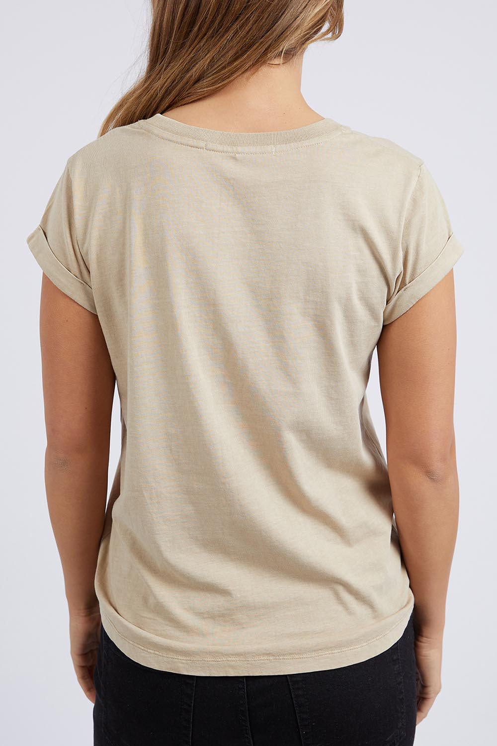 A model wearing the Elements Signature Cotton Tee in colour Oxfordoat, from the back