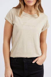A model wearing the Elements Signature Cotton Tee in colour Oxfordoat, from the front, cropped image