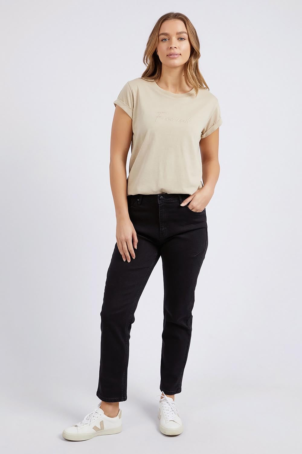A model wearing the Elements Signature Cotton Tee in colour Oxfordoat, from the front, showing the whole outfit