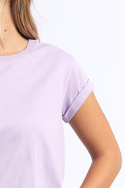 A model wearing the Elements Manly Cotton Tee in colour Orchidbloo (Purple), from the front, cropped image