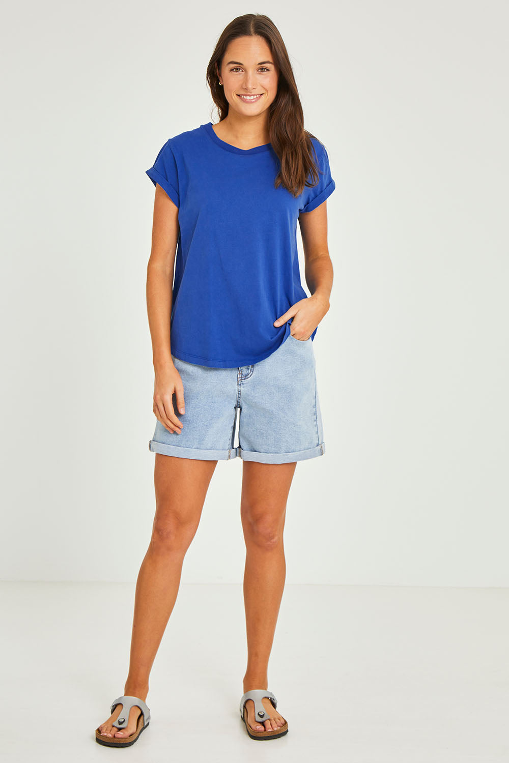 Model Elhana wearing size 10 of the Elements Manly Cotton Tee in colour Tranblue (Blue), from the front, showing the whole outfit