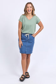 A model wearing the Elements Manly Cotton Vee Tee in colour Iceberggre (Green), from the front, showing the whole outfit