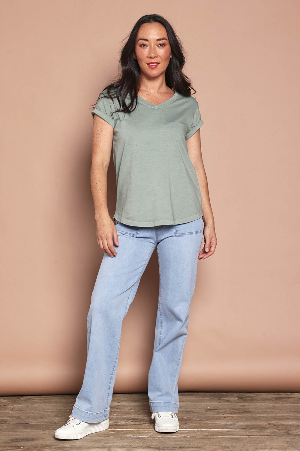 Model Katie wearing size 8 of the Elements Manly Cotton Vee Tee in colour Iceberggre (Green), from the front, showing the whole outfit