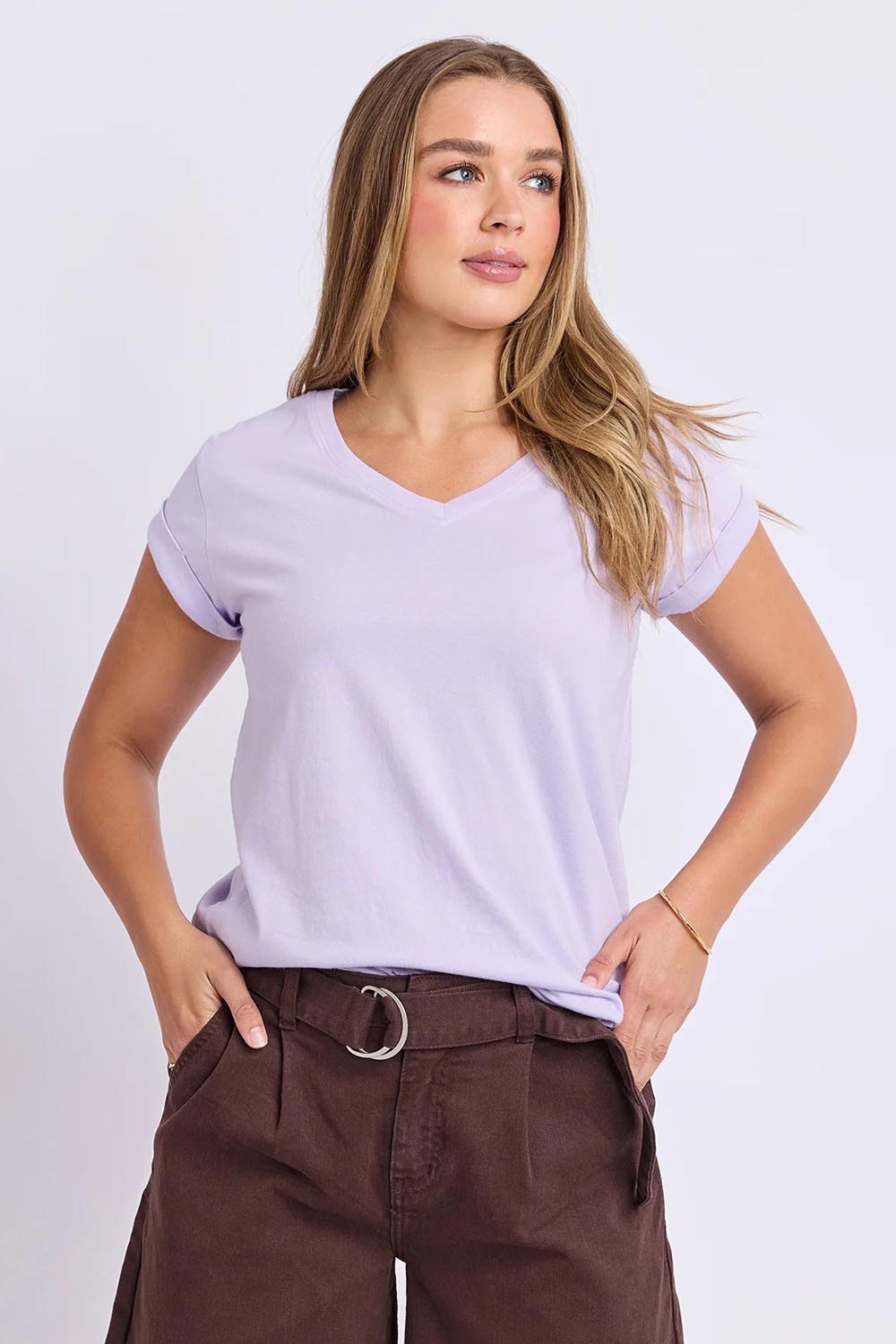 Model Genericm wearing size sample of the Elements Manly Cotton Vee Tee – Pastellila in colour Pastellila, in a cropped view