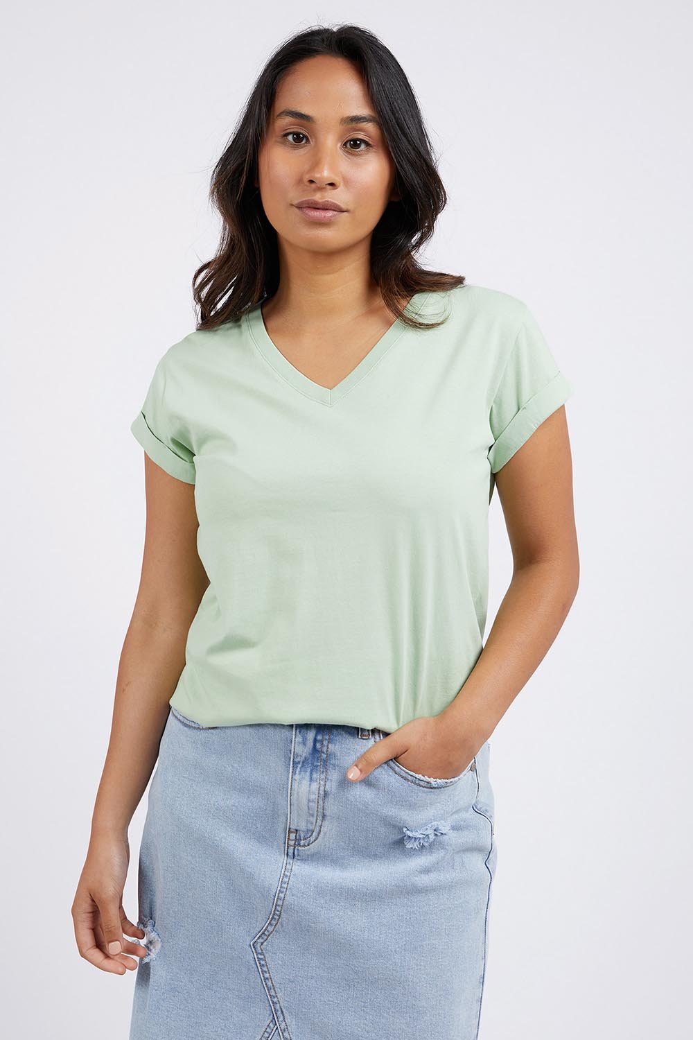Model Genericm wearing size sample of the Elements Manly Cotton Vee Tee – Submint in colour Submint, in a cropped view