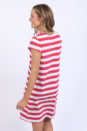 A model wearing the Elements Signature Tee Dress in colour Cayennewhi (Red), from the back