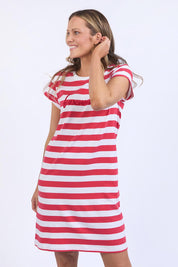 A model wearing the Elements Signature Tee Dress in colour Cayennewhi (Red), from the front, cropped image