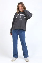 A model wearing the Effortless Cotton Crew in colour Irongrey (Grey), from the front, showing the whole outfit