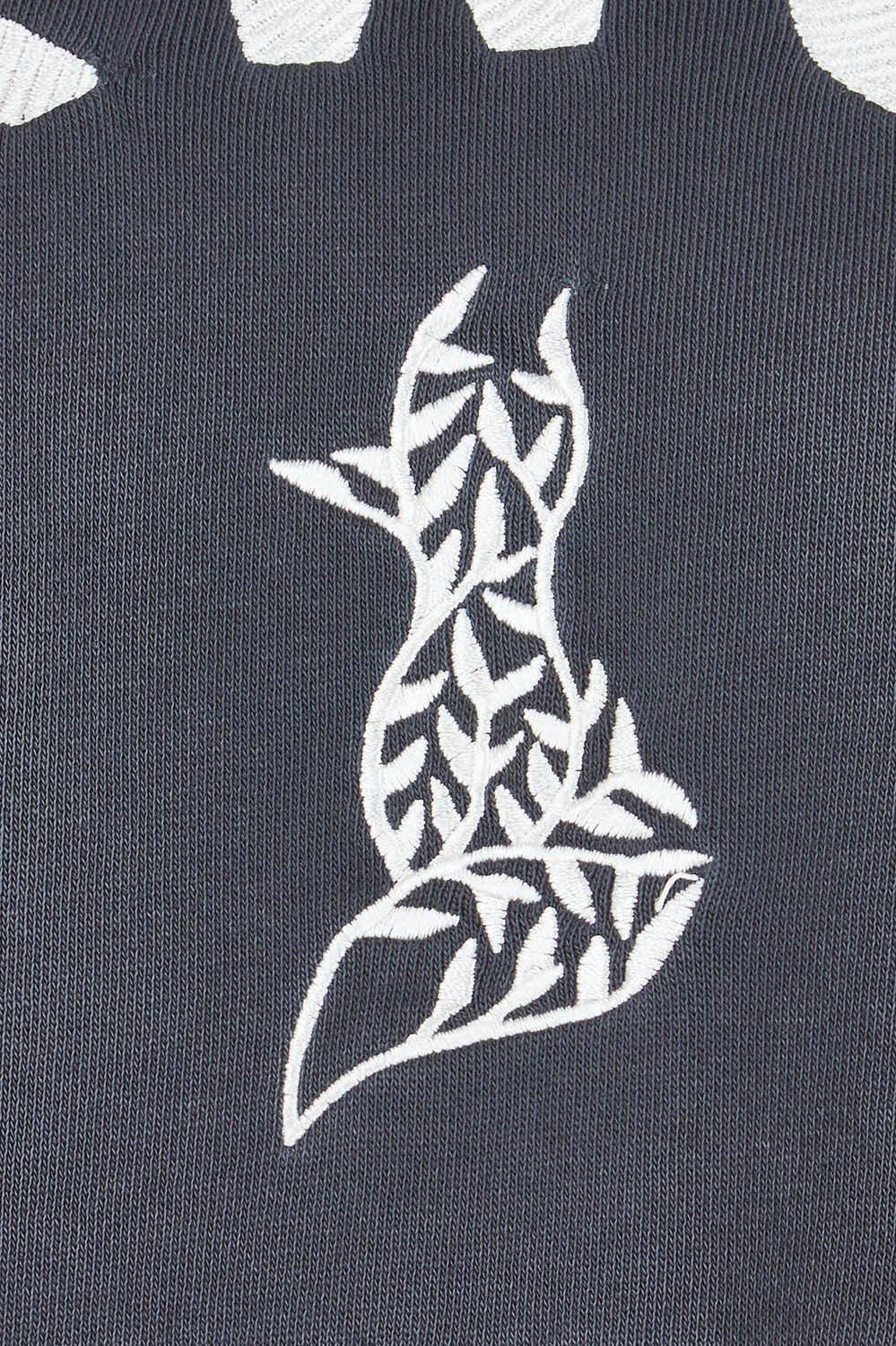 Product shot of the Effortless Cotton Crew in colour Irongrey (Grey), detail