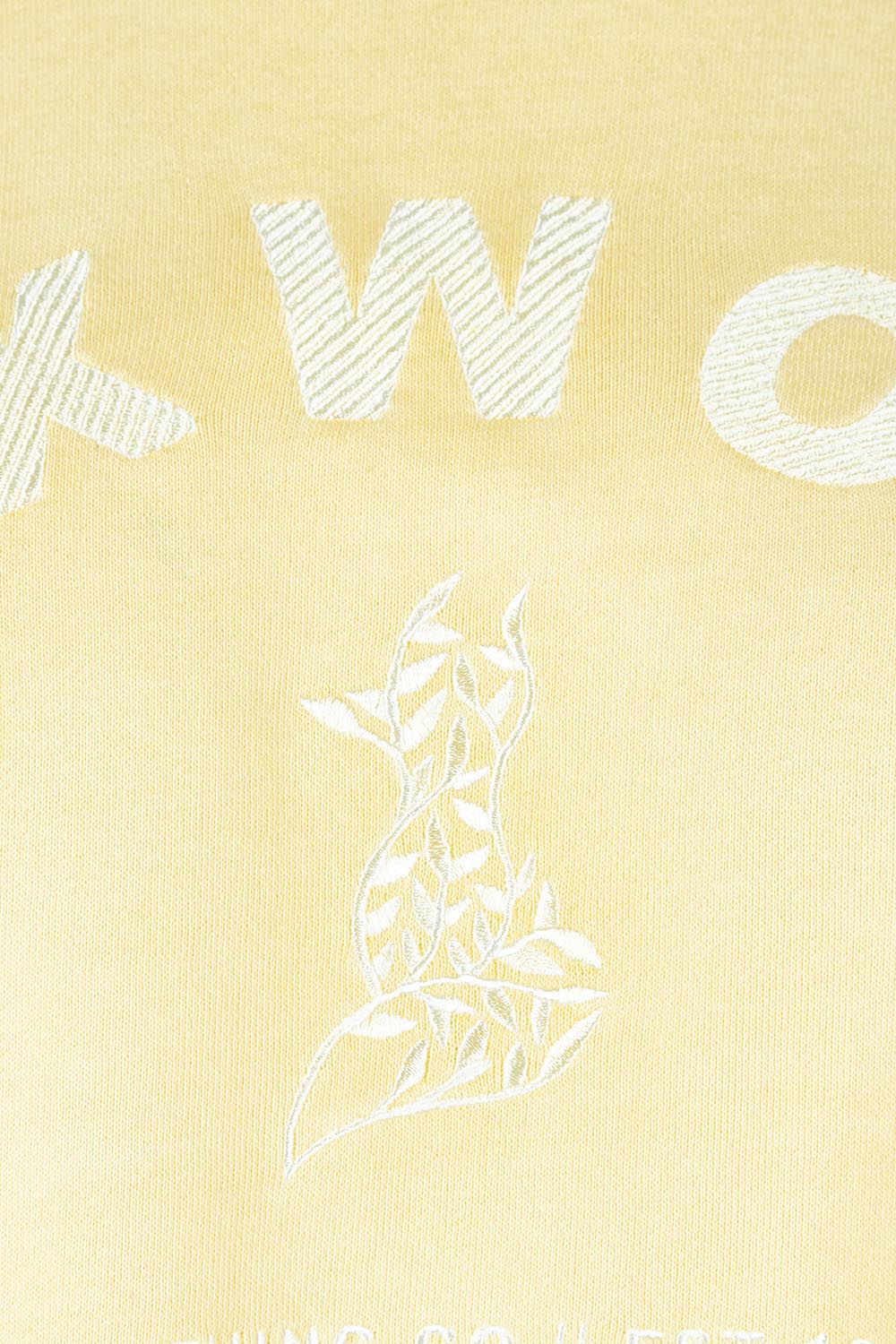 Product shot of the Effortless Cotton Crew in colour Lemon, detail