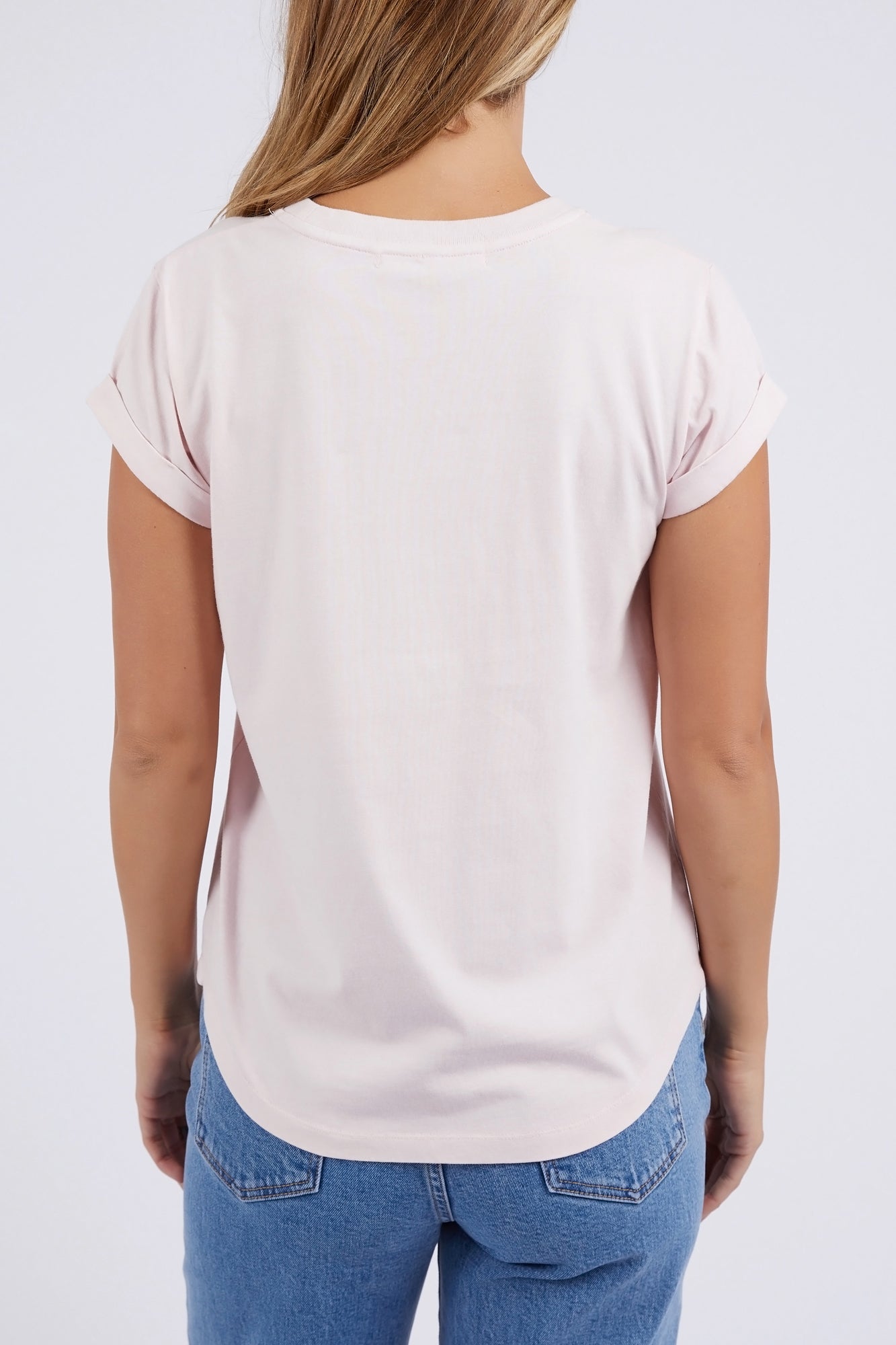 A model wearing the Elements Effortless Tee in colour Barelypink (Pink), from the back
