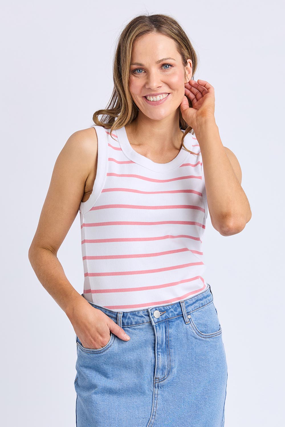 A model wearing the Elements Iris Cotton Tank in colour Whitepink (Pink), from the front, cropped image