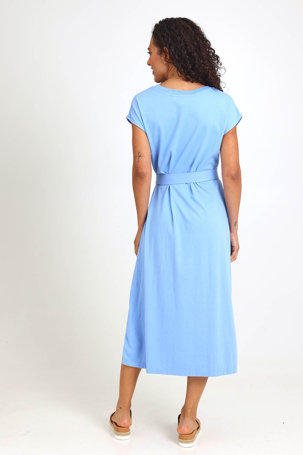 Model Pamelar wearing size 10 of the Elements Casey Cotton Dress – Cornflower in colour Cornflower, from the front