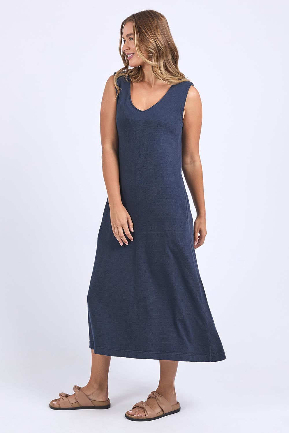 A model wearing the Elements Aspen Cotton Dress in colour Navy (Blue), from the front, showing the whole outfit