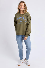 A model wearing the Elements Effortless Contrast Cotton Crew in colour Wintermoss (Green), from the front, showing the whole outfit