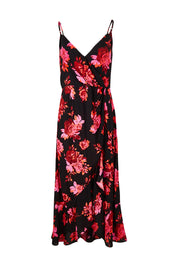 Product shot of the Walk Away Dress in colour Punchflora (Black), from the front