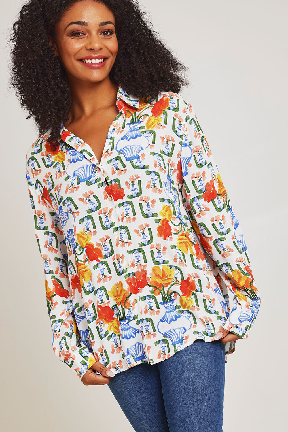 Model Ziara wearing size 10 of the Summer Tide Shirt in colour Vase, from the front, cropped image