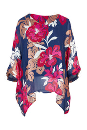 Product shot of the Magnetic Fever Top in colour Pinkfloral (Blue), from the front