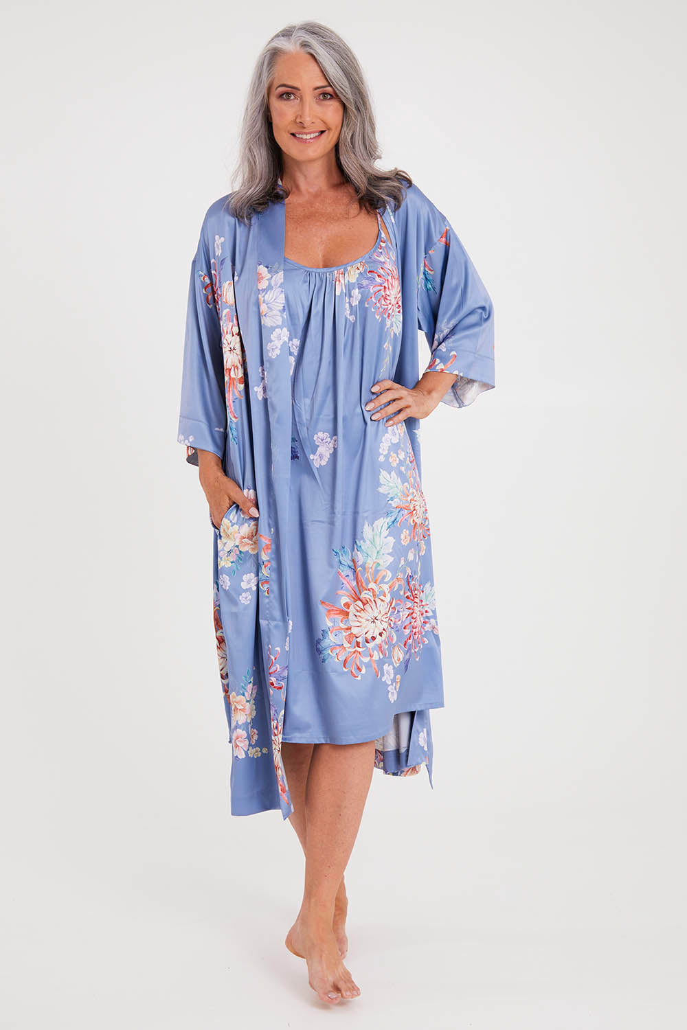 Model Luisa wearing the Rianna Mid Chemise in colour Dusk (Blue), from the front, showing the whole outfit