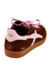 Product shot of the 2001 Crossroads Suede Sneaker in colour Coffeecand, from the back