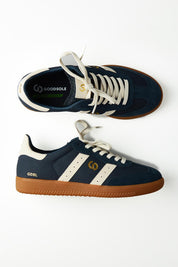 A model wearing size 37 of the 2001 Parallel Suede Canvas Sneaker in colour Nightsky (Blue), from the front, showing the whole outfit