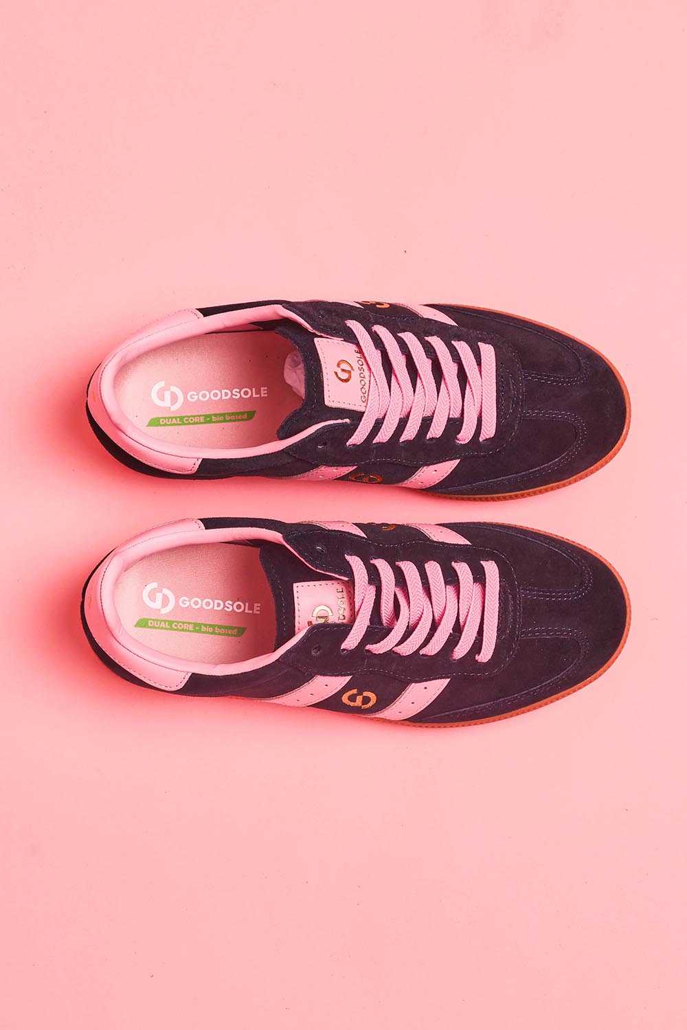 2001 Parallel Suede Sneaker - Navypink