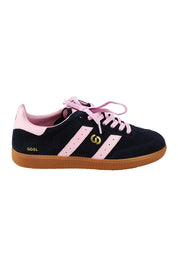 Product shot of the 2001 Parallel Suede Sneaker in colour Navypink (Blue), from the front