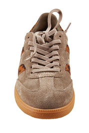 Product shot of the 2001 Parallel Suede Sneaker in colour Walleopard, detail