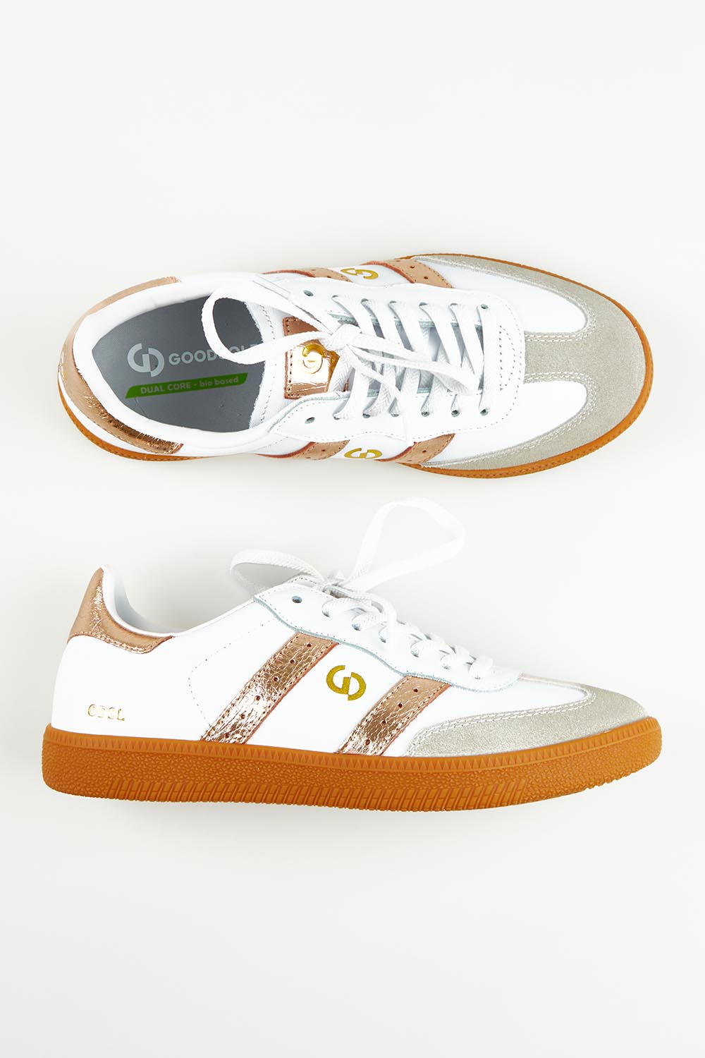 A model wearing size 37 of the 2001 Parallel Suede Sneaker in colour Whiterose (White), from the front, showing the whole outfit