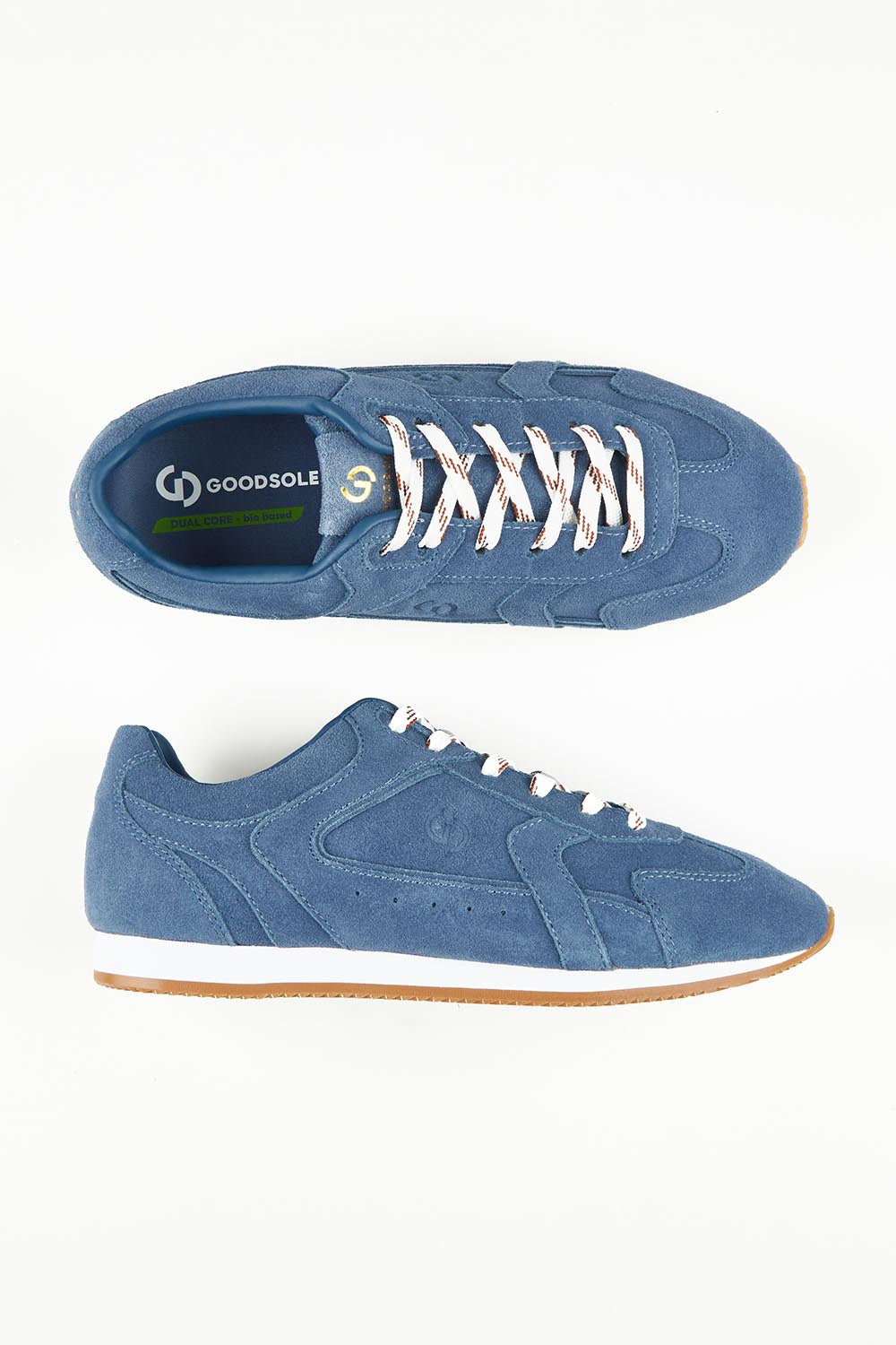 A model wearing size 36 of the 3001 Balance Suede Sneaker in colour Peacock (Blue), from the front, showing the whole outfit