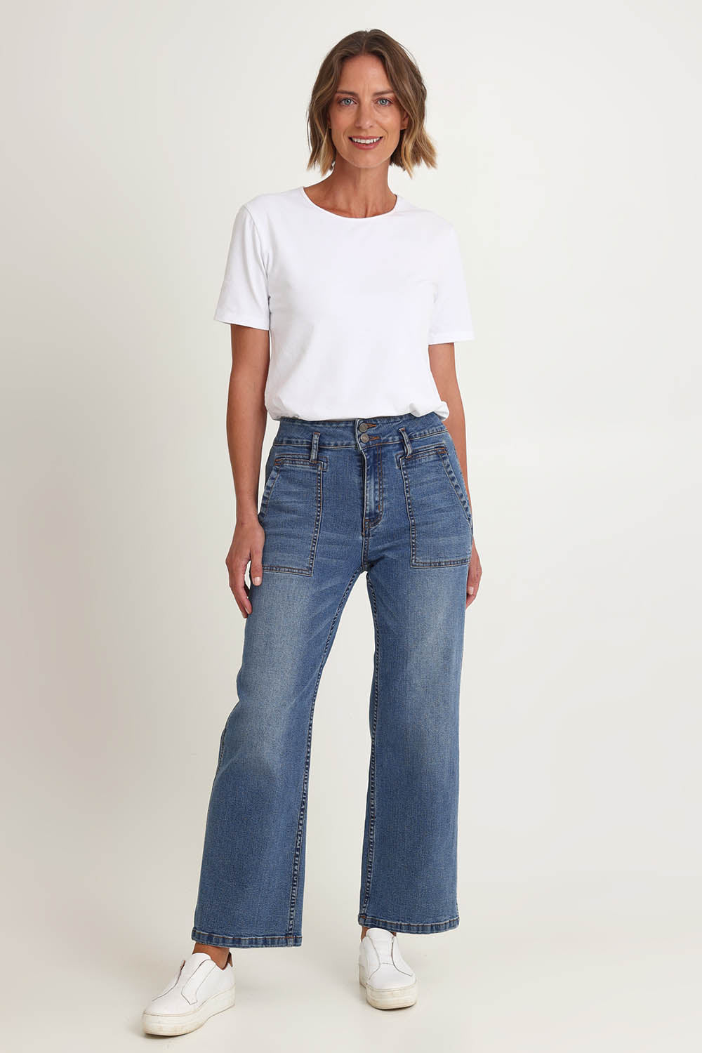 Model Riina wearing size 10 of the Hudson Wide Leg Jean in colour Denim (Blue), from the front, showing the whole outfit