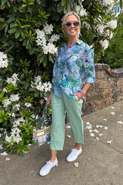 A model wearing the Classic Wide Leg Linen Pant in colour Mint (Green), from the front, showing the whole outfit