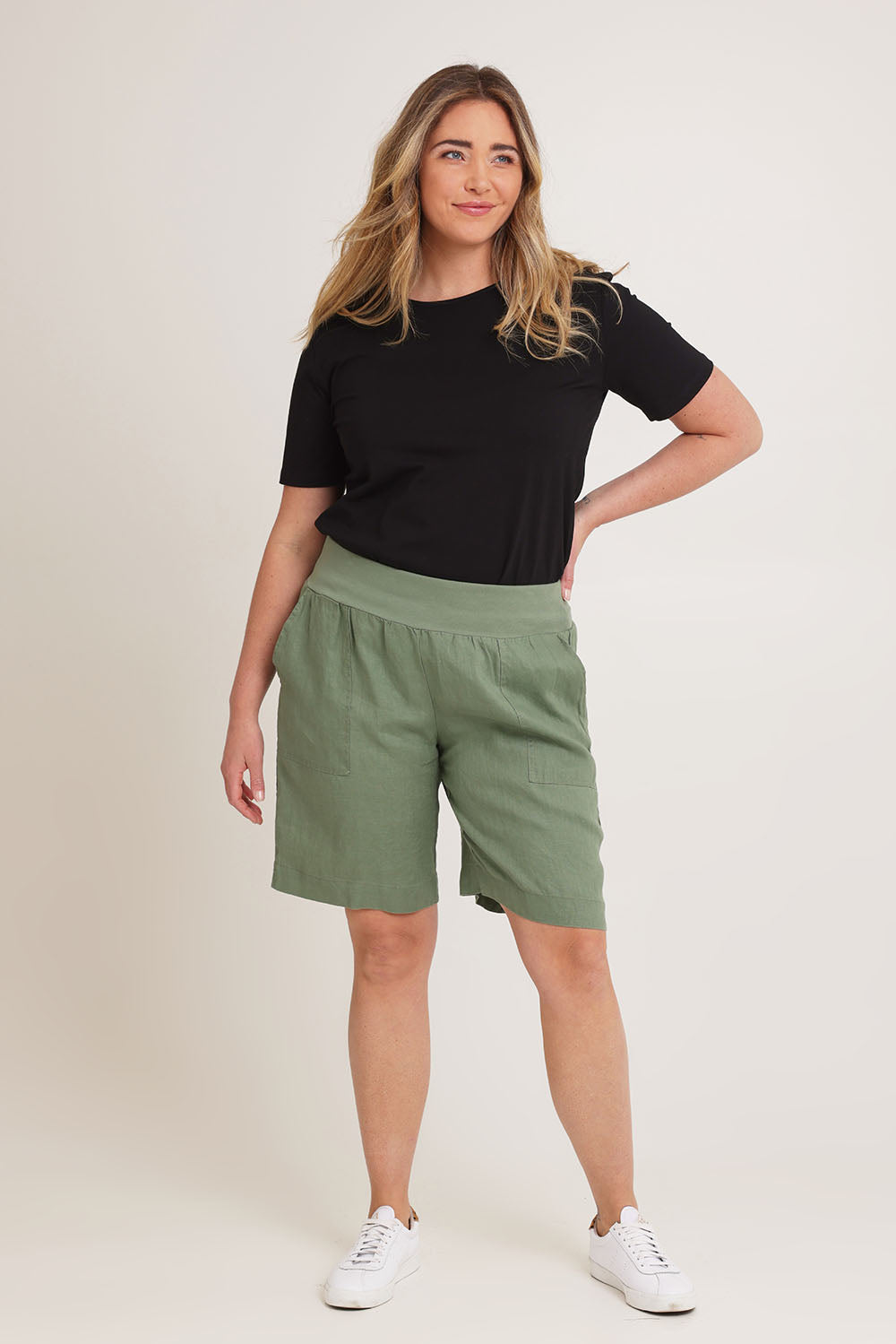 Model Chanel wearing size 16 of the Jersey Waist Linen Short in colour Khaki (Green), from the front, showing the whole outfit