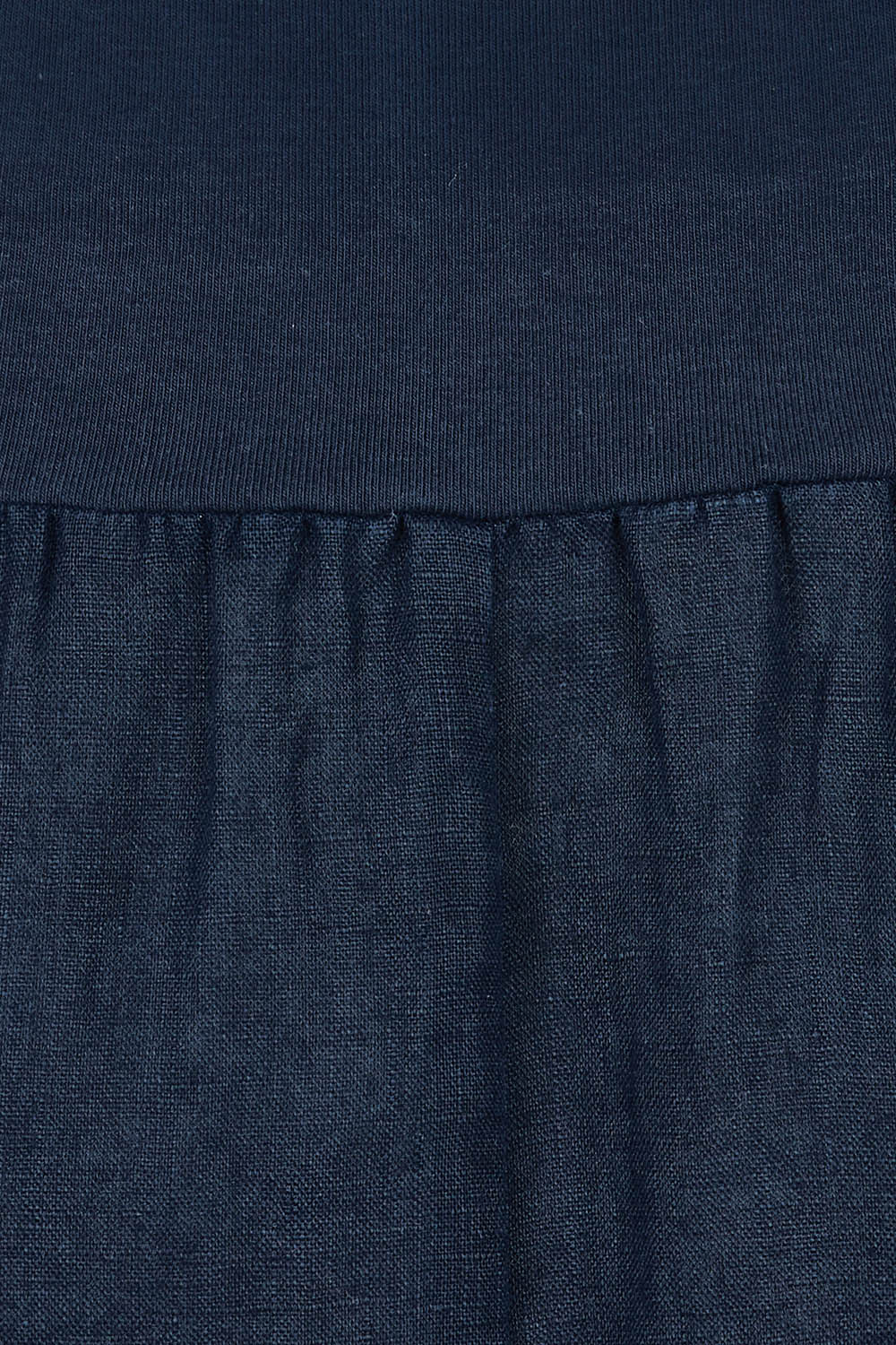 Product shot of the Piccolo Linen Skirt in colour Navy (Blue), detail