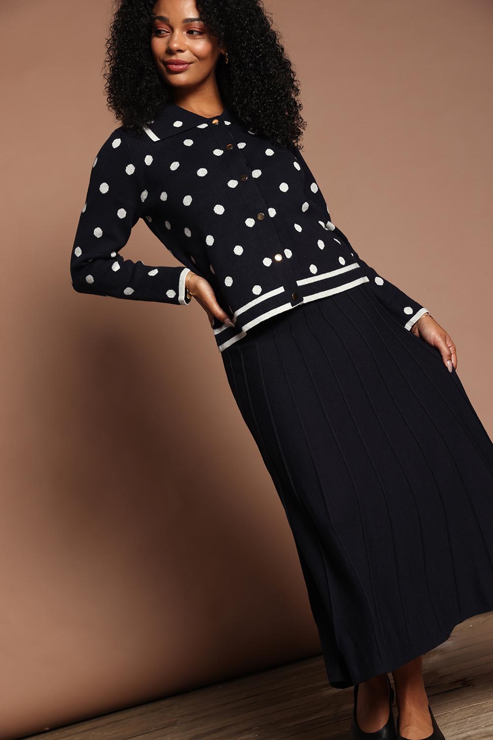 Model Ziara wearing size S of the Ascot Cardigan in colour Navy (Blue), from the front, showing the whole outfit