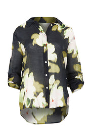 Product shot of the Maggie Shirt in colour Black (Black), detail
