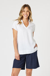 A model wearing the Lino Linen Blend Shorts in colour Navy (Blue), from the front, cropped image