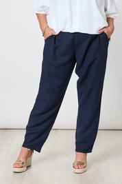 A model wearing the Lino Linen Blend Tapered Pant in colour Navy (Blue), from the front, cropped image