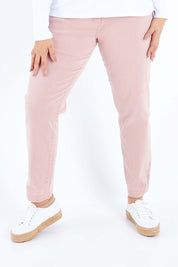 Model Sasha-Lee wearing size 16 of the Slim Miracle Denim Jeans in colour Muskpink (Pink), from the front, cropped image