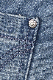 Product shot of the Cropped Miracle Jean in colour Washdenim (Blue), detail
